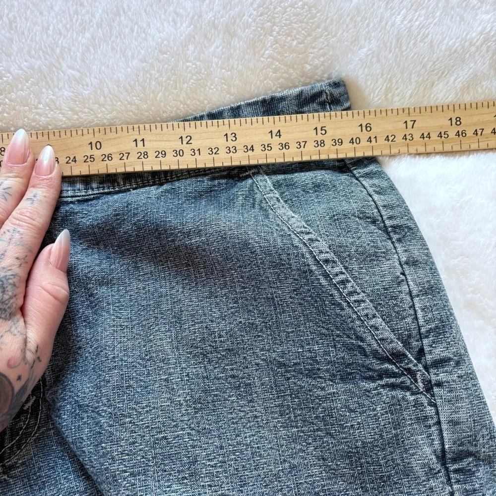Rare Vintage 2001 Women's Levi's Denim Jean Shorts Size 10 Zipper Fly (32x4.5) - Picture 8 of 16